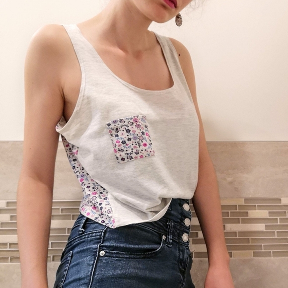 FLORAL SLEEVELESS TOP - Picture 2 of 3